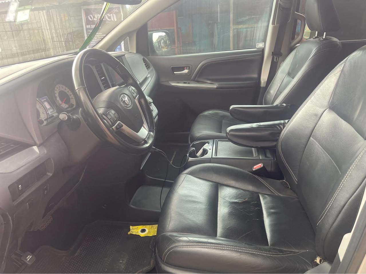 A picture of Tokunbo 2016 Toyota sienna