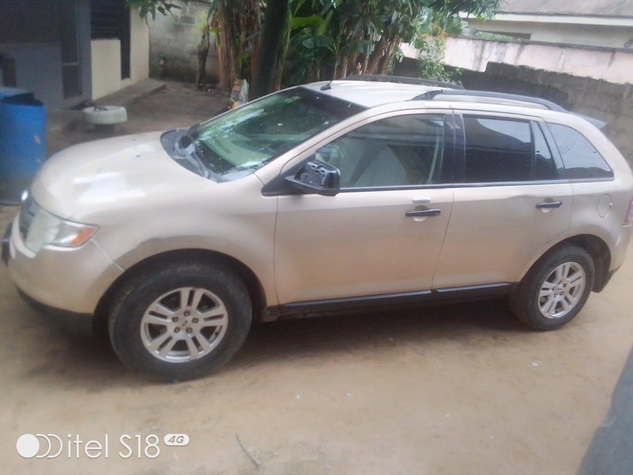 A picture of Clean and sound Ford edge jeep 2008 model