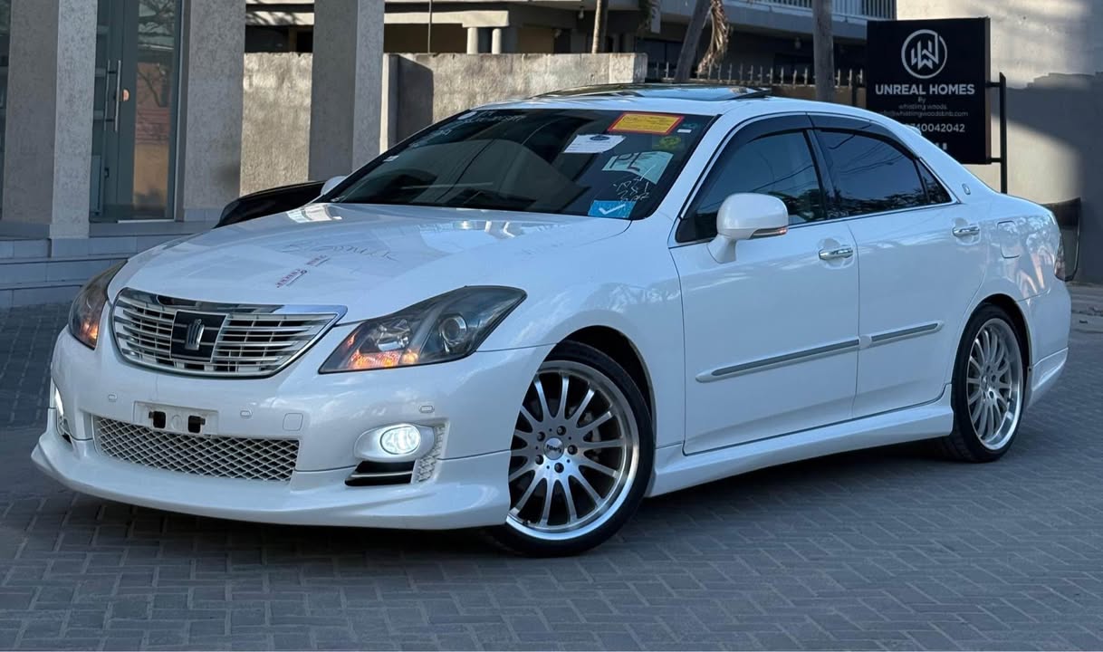 A picture of Toyota crown Price 29.5M