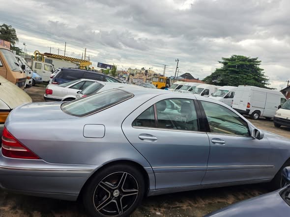 A picture of Car