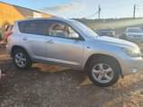 A picture of 27 5m Rav4 button start 2006 model call 0706260442