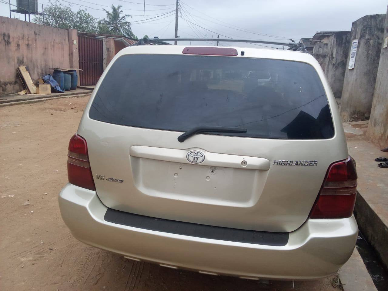 A picture of Toyota Highlander 04