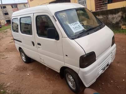 A picture of Tokunbo 3 plug engine serious manual back selts brand new