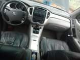 A picture of Toyota Highlander 05 3 row first body