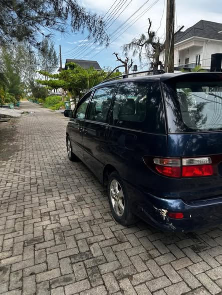 A picture of 2006 Toyota previa