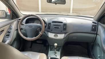 A picture of Hyundai Elantra 09