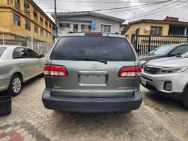 A picture of Brand Toyota Model Sienna Year 2000