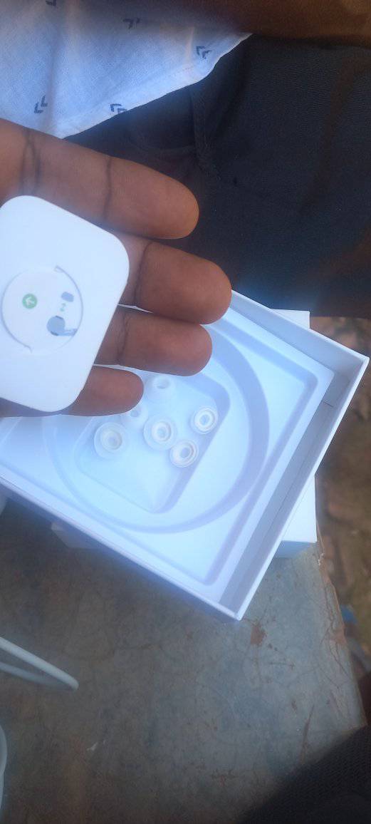 A picture of Apple Airpods pro