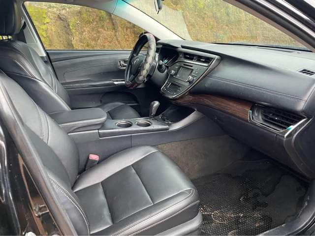 A picture of Neatly used 2013 Avalon XLE