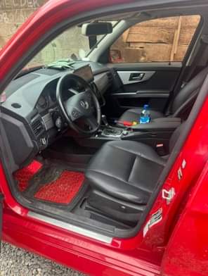 A picture of 2010 GLK Benz registered with panoramic roof and sucking key