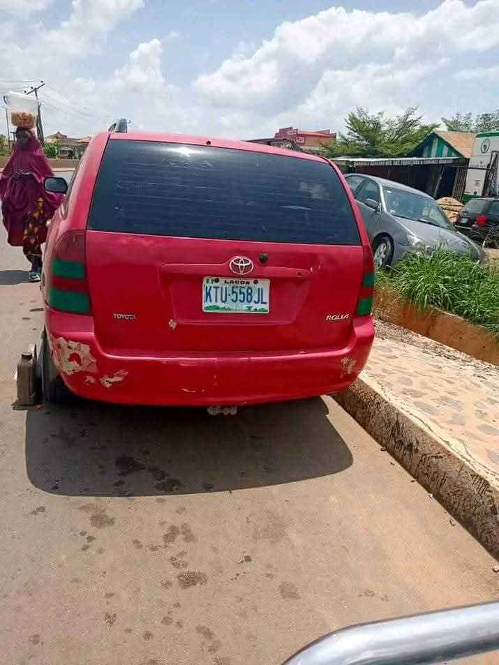 A picture of Toyota Corolla wagon manual transmission First body Standard Engine and