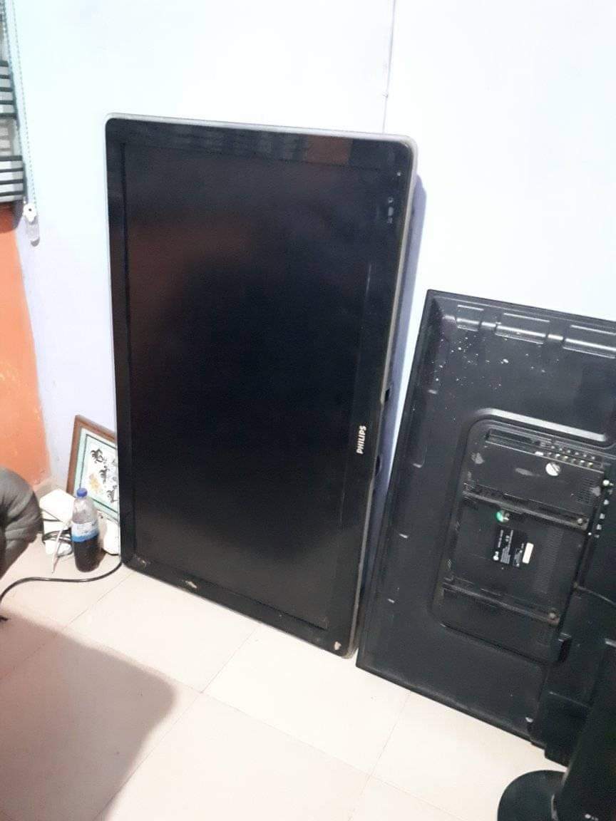 A picture of 47 inch Philips plasma tv