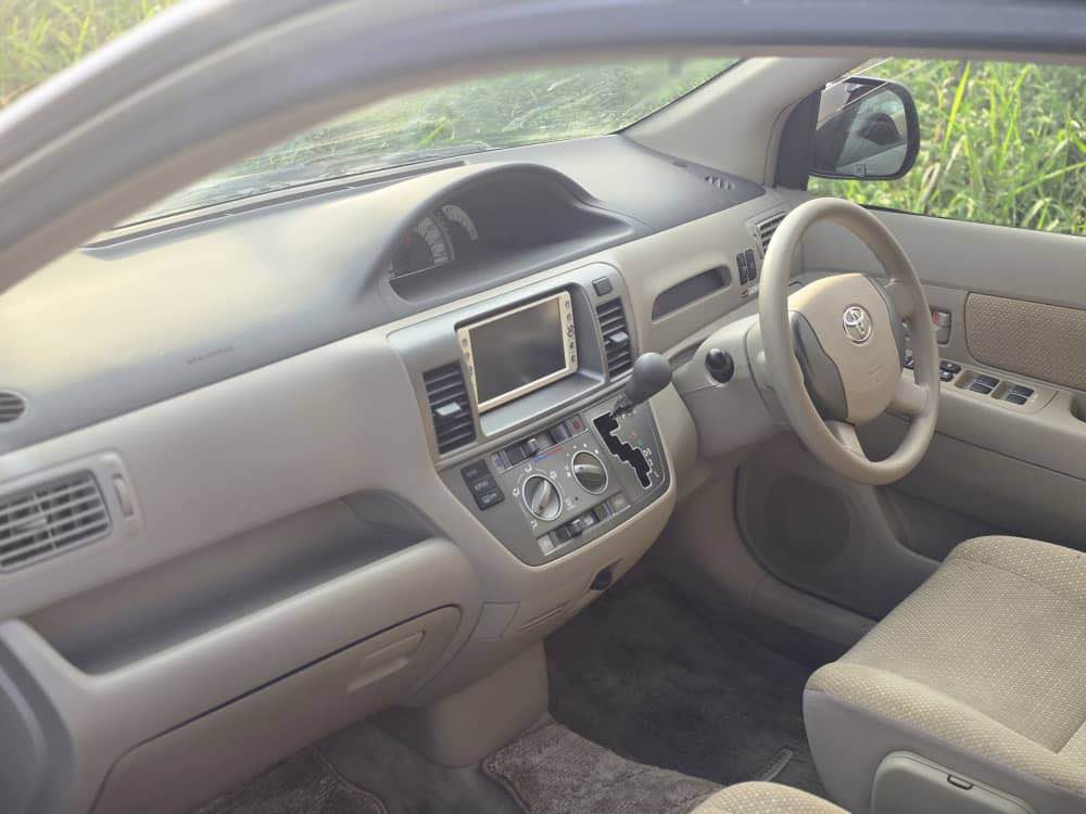 A picture of Toyota raum