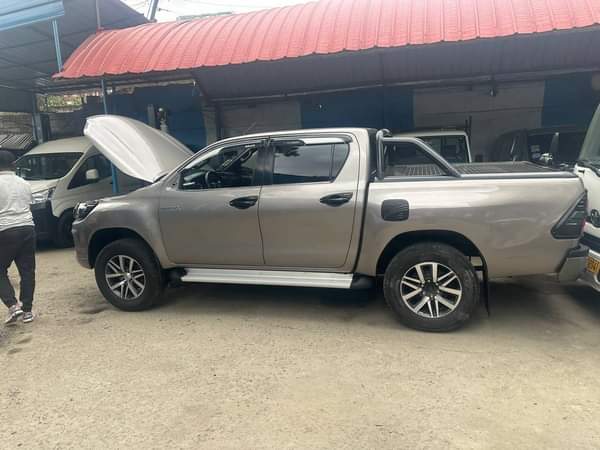 used toyota hilux
