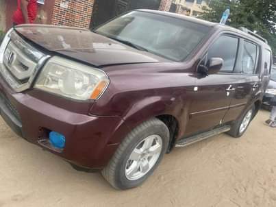 A picture of Honda pilot