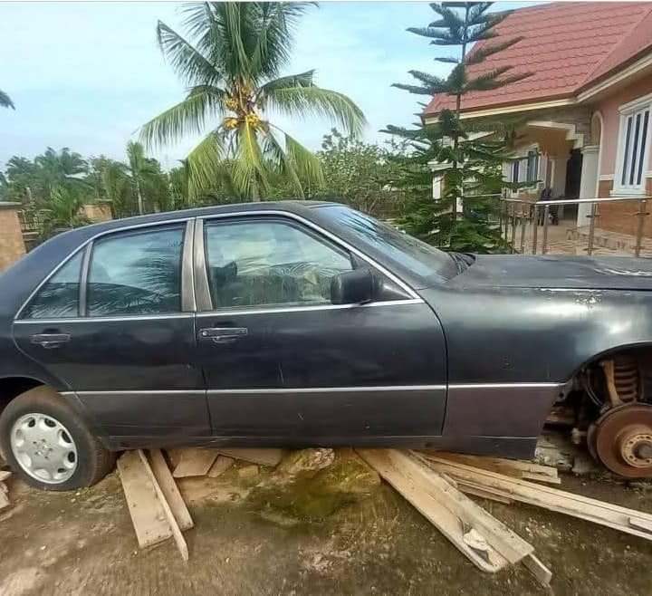 A picture of Mercedes 1999model 500sel