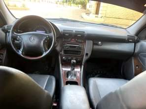 A picture of 4 cylinder Mercedes Benz c180 2006 model with duty Ac