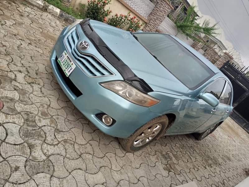A picture of Toyota Camry XLE 20011model Available as seen Abuja PRICE 6