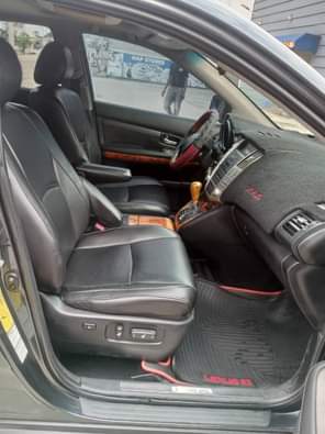 A picture of EXTREMELY CLEAN LEXUS RX330 Engine very silent Gear super sharp