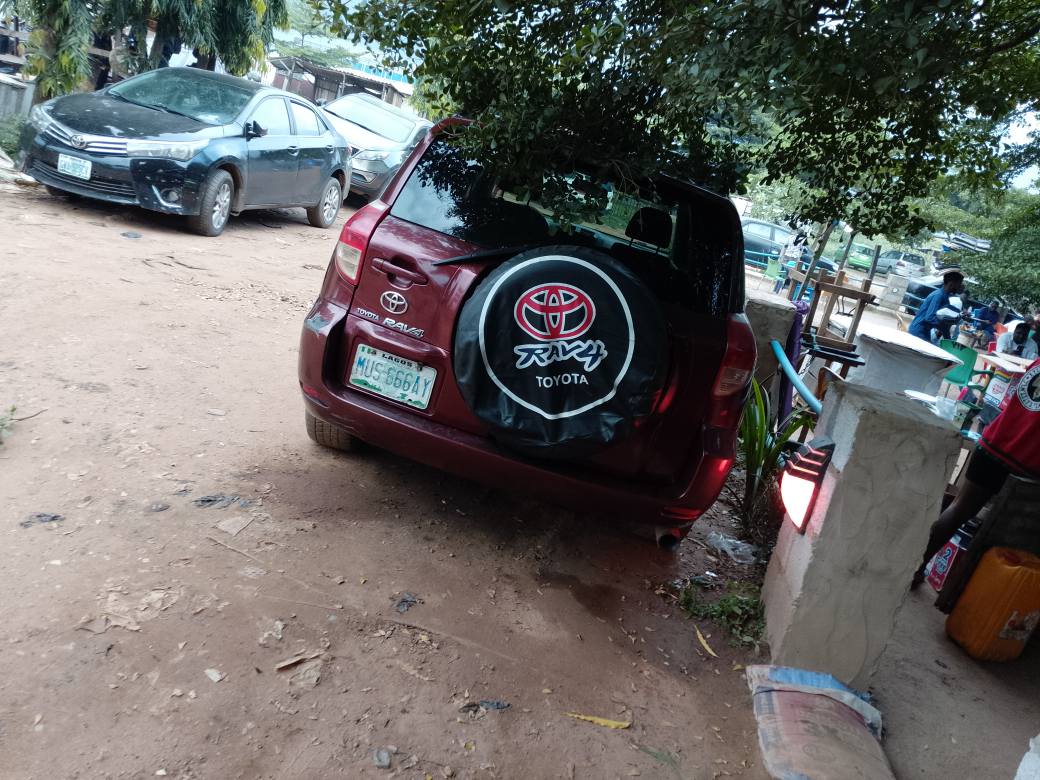 A picture of Toyota RAV4 O6