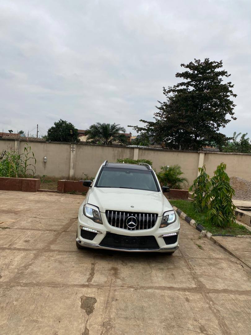 A picture of BENZ GLK 350 2011