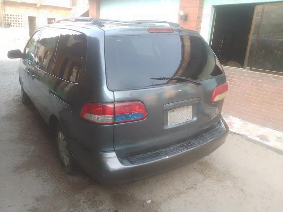 A picture of Toyota sienna 2002