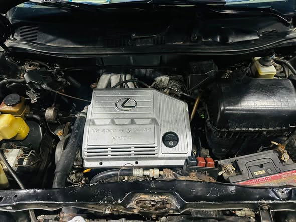A picture of Lexus RX 300 distress sale price 4 5m call 08063318125