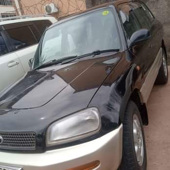A picture of Toyota Rav4 ordinary