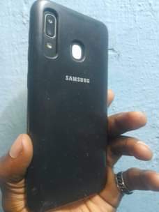 A picture of Samsung a30