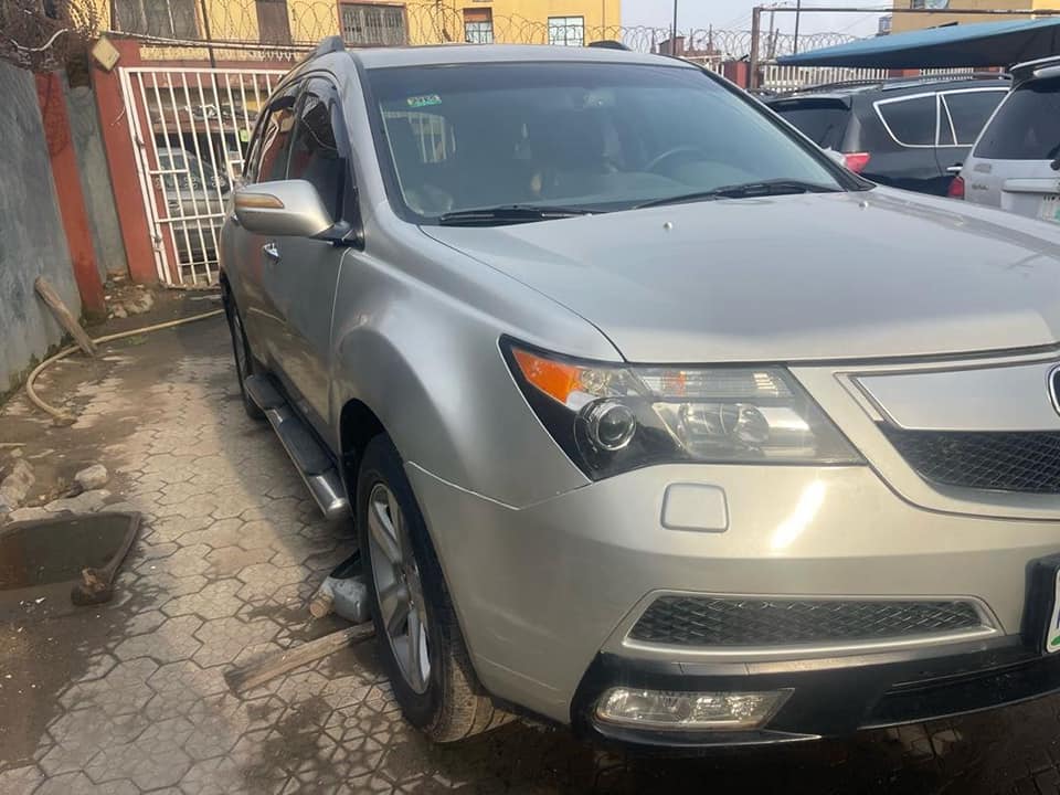 A picture of Acura MDX 2011