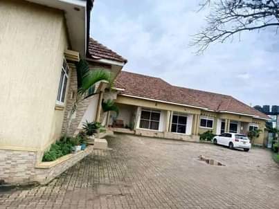 houses kyanja