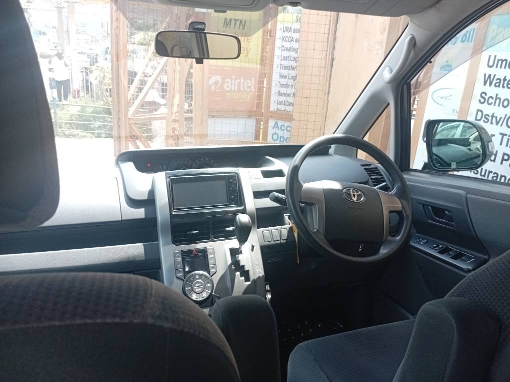 A picture of Toyota noah