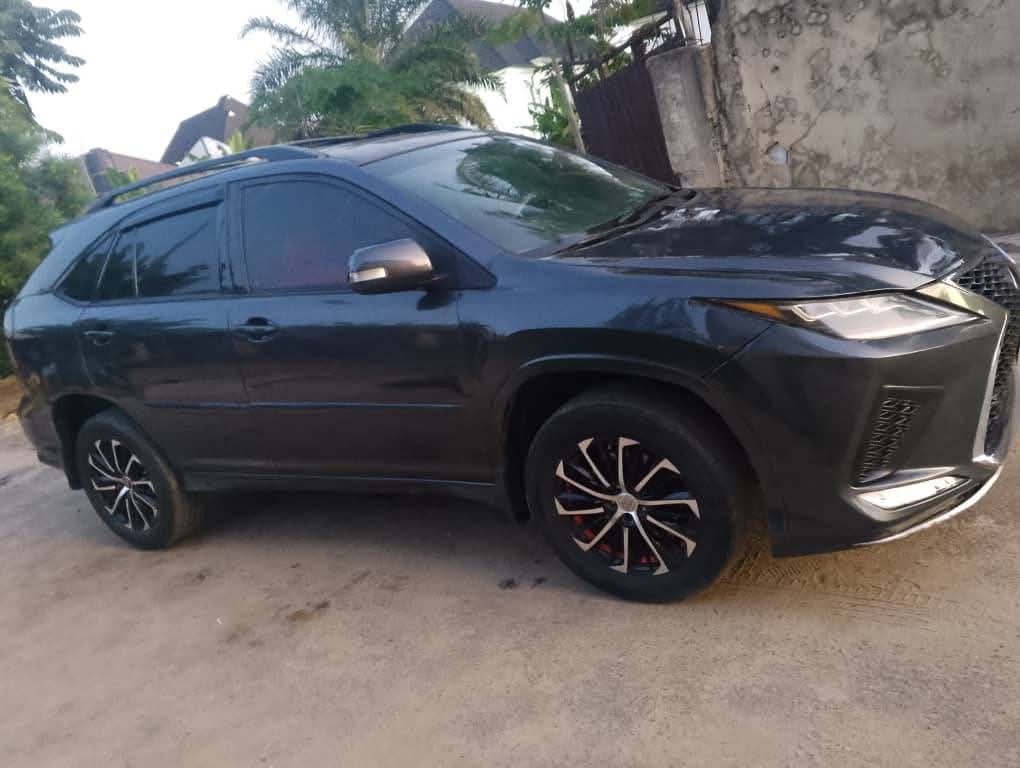 A picture of 2008 Lexus rx350 facelifted to 2018