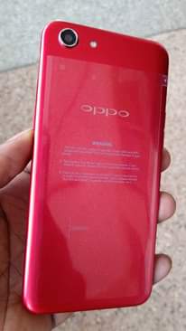 A picture of OPPO A83