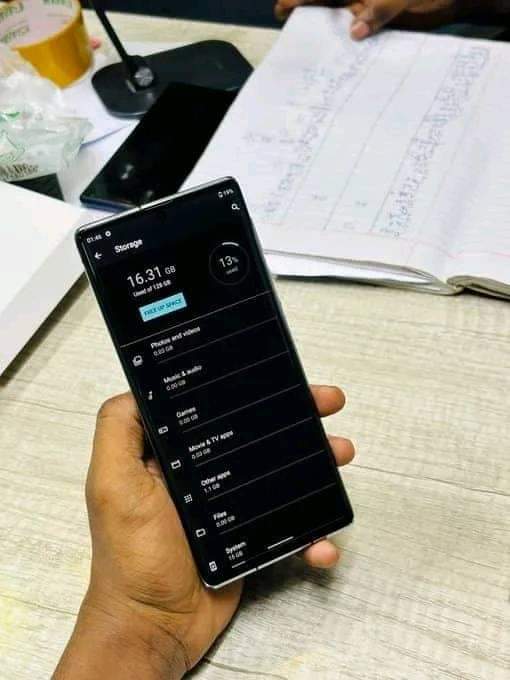 A picture of Aquos r6