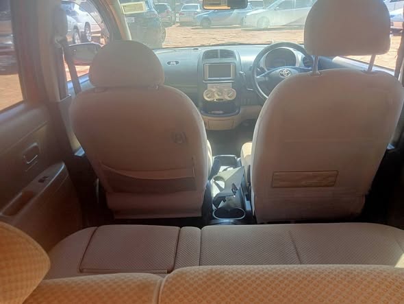 A picture of Available Uhs 7m last 0702549830