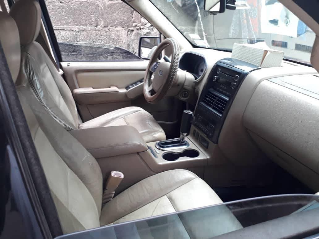 A picture of Ford explorer 2008 used