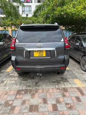 A picture of 2012 land cruiser prado 1kd