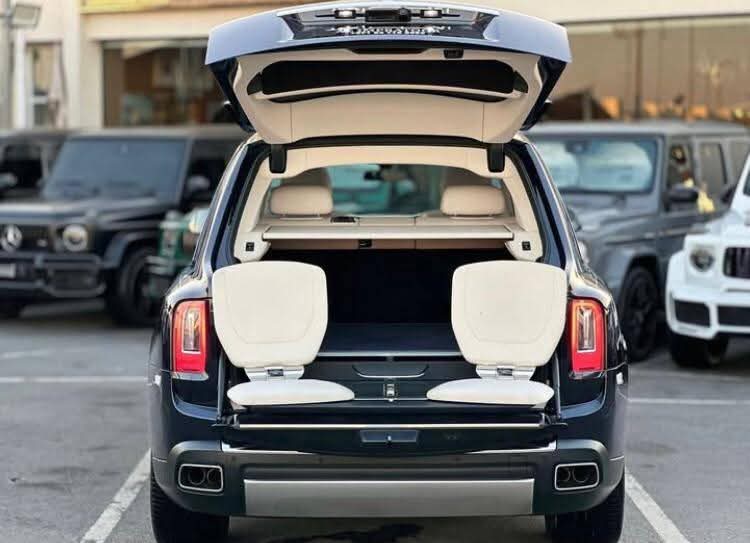 A picture of 2021 Royce Royce cullinan black bagde