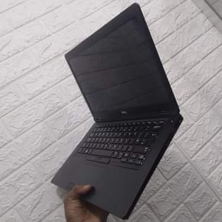 A picture of 8th Generation Slim laptop dell core i5