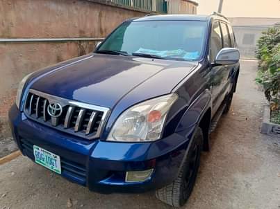 A picture of Toyota Prado 2009 model manual 4 cyl reverse camera