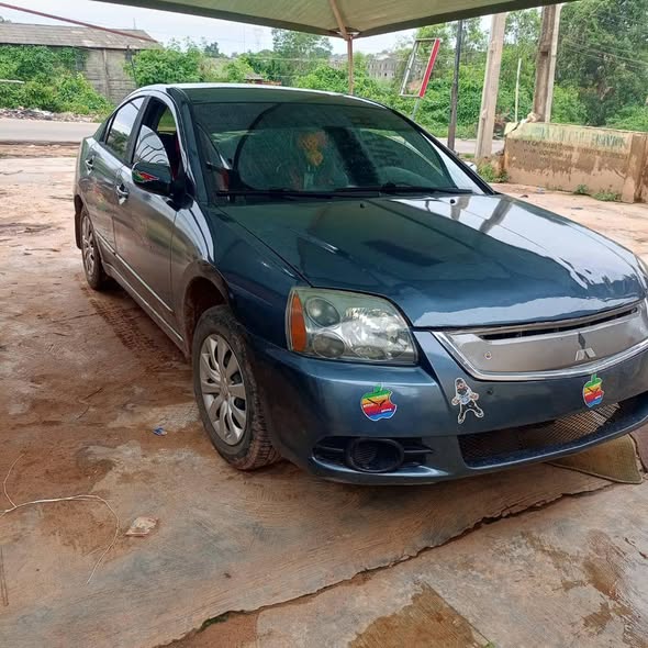 A picture of 2006 Mitsubishi gallant