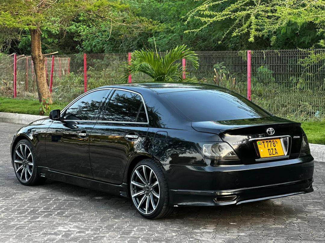 A picture of Contant 0781388282. Toyota Mark X 11.5Milioni.