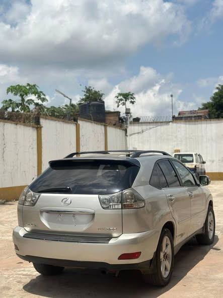 A picture of Highest grade Lexus RX350 08 model Fullest option extremely clean
