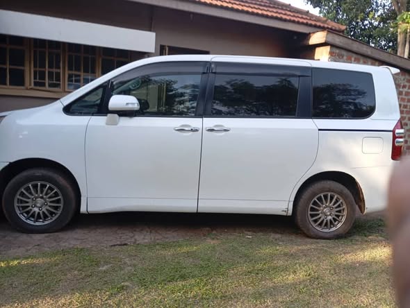 A picture of Toyota Noah