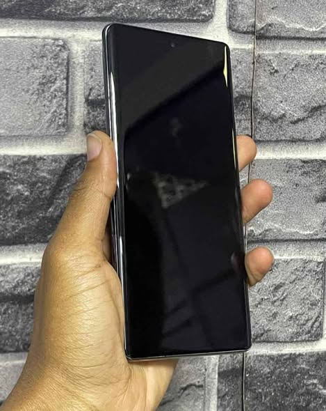A picture of Google pixel 7pro 128 8 Clean OG LCD 390K SIMU