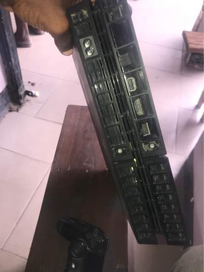 A picture of PS 4 FAT FOR SALE WITH 5 GAMES