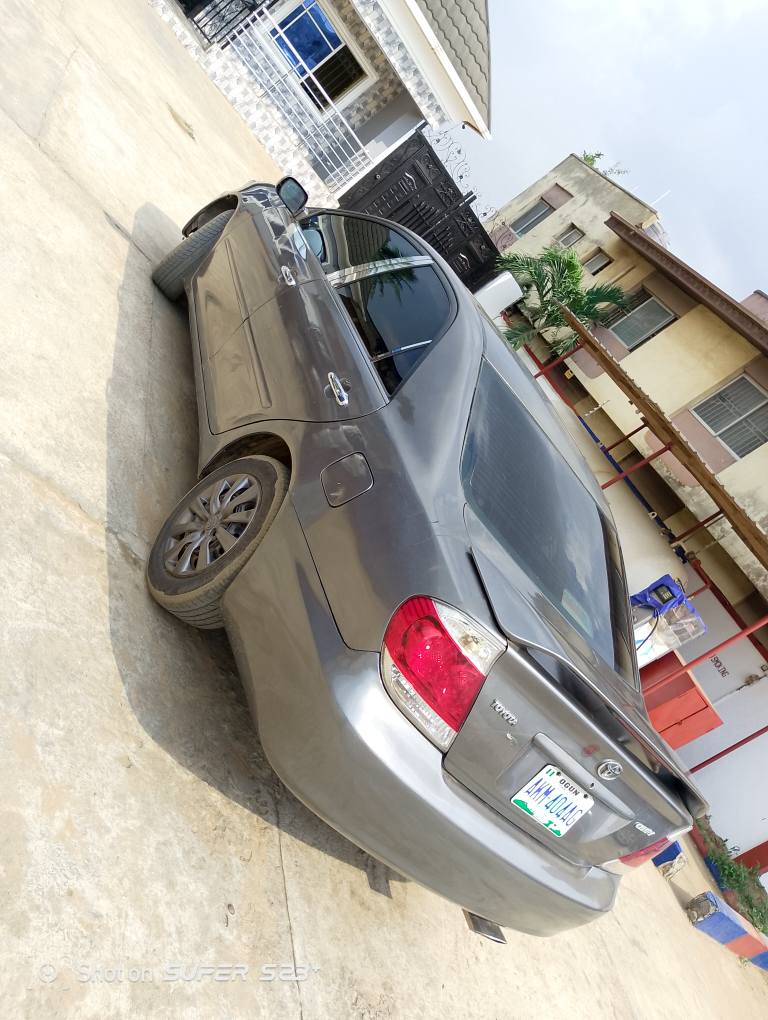 A picture of Toyota Camry 0 4 0 5