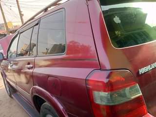 A picture of Toyota Highlander 06