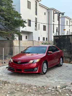 A picture of RADIANT TOYOTA CAMRY XLE V6 YEAR 2013 KEYLESS IGNITION LESS